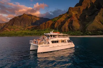 Na Pali Coast sunset cruise Kauai: Luxury catamaran with dinner
