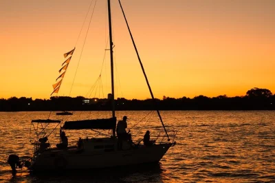 Buenos aires vom luján-fluss aus erleben – private segeltour mit lokalem guide, tango, mate, choripán und argentinischem wein. jetzt buchen.