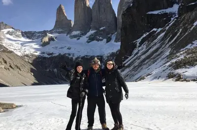 Base de Torres del Paine: Trekking con traslado privado incluido
