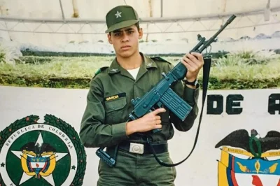 Tour privado pelo museu pablo escobar em medellín com guia ex-policial. visite locais-chave, ouça histórias reais e veja de perto a transformação da cidade.