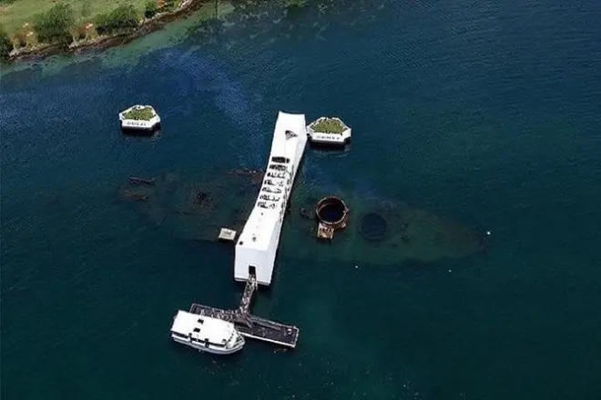 Pearl Harbor dal Big Island: Volo e ingresso inclusi