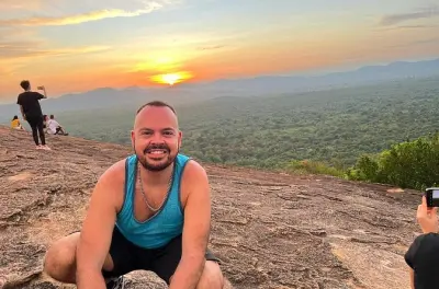 Pidurangala-Felsen bei Sonnenaufgang oder -untergang im Tuk-Tuk