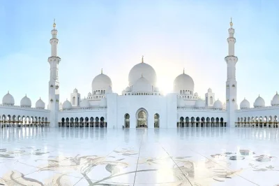 Découvrez la mosquée sheikh zayed, emirates palace et le louvre d’abu dhabi lors d’une excursion d’une journée depuis dubaï avec guide et transfert inclus.