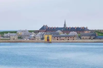 Fortress of Louisbourg tour from Sydney: 4-hour guided history