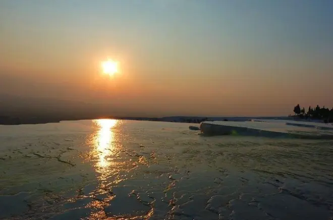 Pamukkale: Terraços brancos e ruínas antigas de Hierápolis