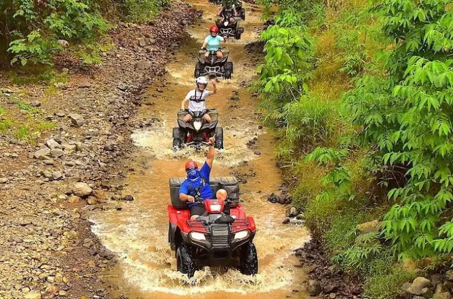 Rio Tarcoles e parque Vista Los Sueños a partir de Puntarenas