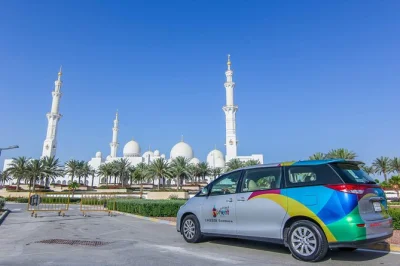 Abu dhabi, flughafen, privater transfer zum hotel mit englischsprachigem fahrer und klimatisiertem fahrzeug. jetzt stressfrei buchen und entspannt ankommen.
