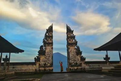 Lempuyang Temple Tour: Gates of Heaven & Tirta Gangga