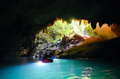 Kayak nelle grotte di Nohoch Che'en: Avventura in cinque caverne