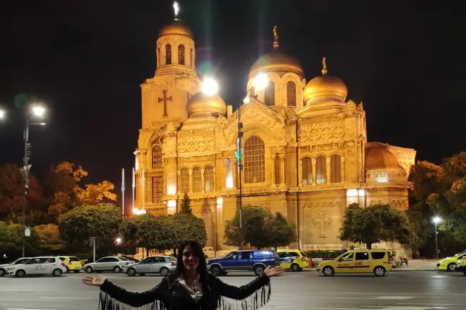 Varna Walking Tour with Wine Tasting: Guided or Self-Guided
