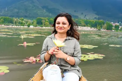 Professionelles Fotoshooting in Srinagar: See- und Bergkulissen