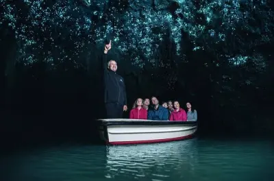 Grottes de Waitomo et Te Puia : Vers les vers luisants et geysers