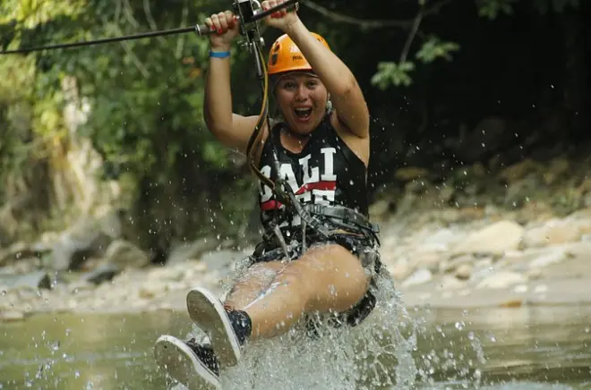Ziplining über den Cuale-Fluss in Puerto Vallarta: 2 km Strecke