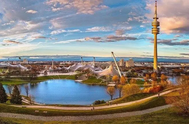Trasferimento privato da Vienna a Monaco con 2 soste turistiche