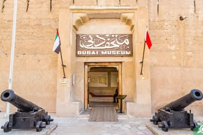 Découvrez les vieux quartiers de dubaï, ses monuments emblématiques et ses souks animés avec un guide local. transfert, eau et pauses photos inclus. réservez vite pour explorer sans stress.