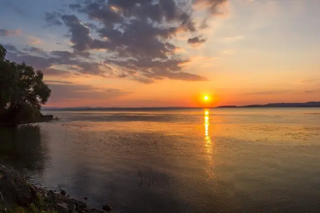 Bootstour am Trasimenischen See mit Abendessen oder Aperitif