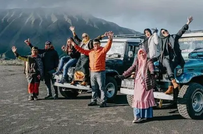 Mount Bromo Sunrise Tour from Malang: Jeep & Sand Sea
