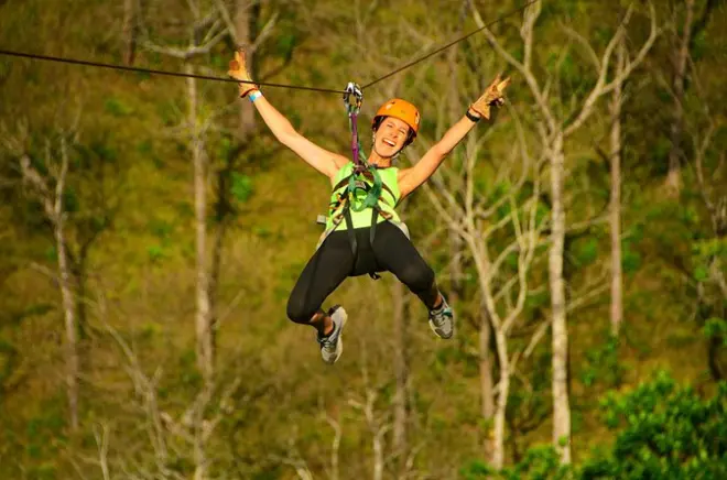 Tirolesa em San Jose: 9 cabos sobre a copa de Carara