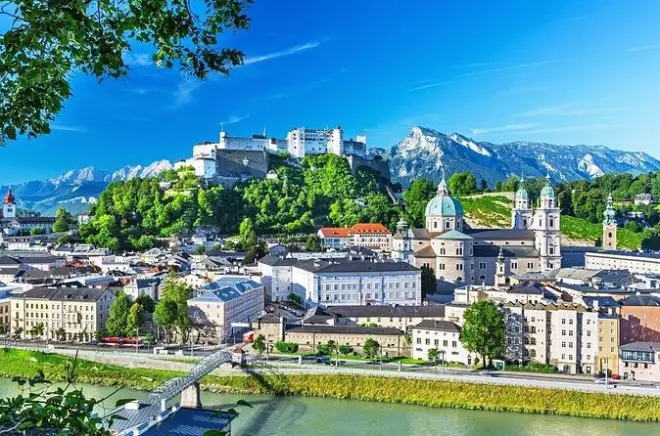 Transfert privé de Vienne à Salzbourg avec arrêt à Mauthausen
