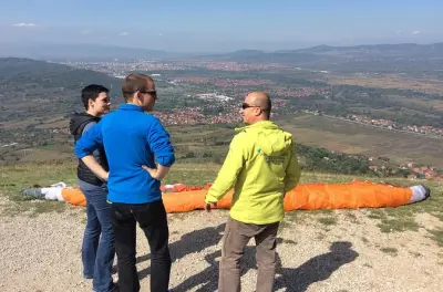 Tandem-Gleitschirmflug in Niska Banja mit zertifiziertem Lehrer
