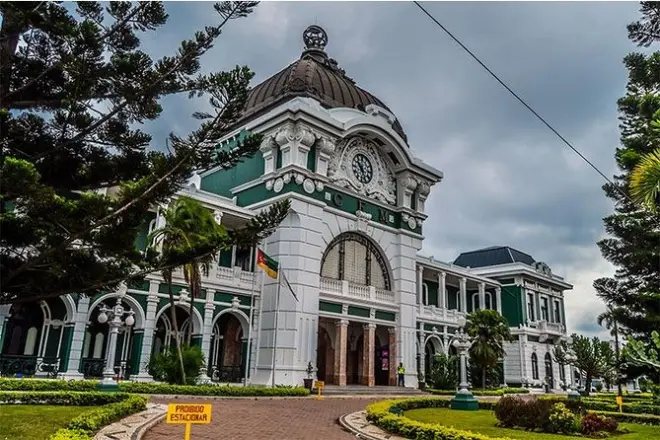 Maputo bike tour: Four stops at your own pace