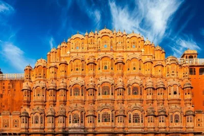 Vivi l’eredità reale del rajasthan in un tour privato di 11 giorni. esplora palazzi, fortezze e la cultura locale con una guida certificata e soggiorni in hotel confortevoli.