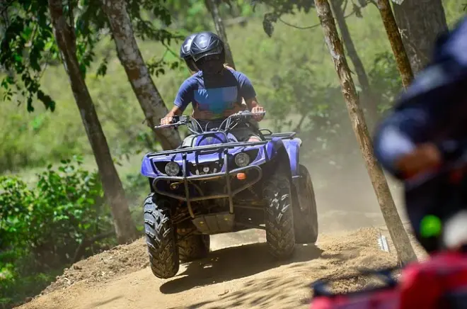 Tirolesa e ATV saindo de San Jose perto do parque nacional Carara