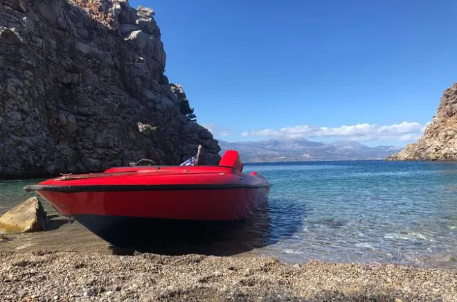Snorkeling na baía de Mirabello: Lancha particular com capitão