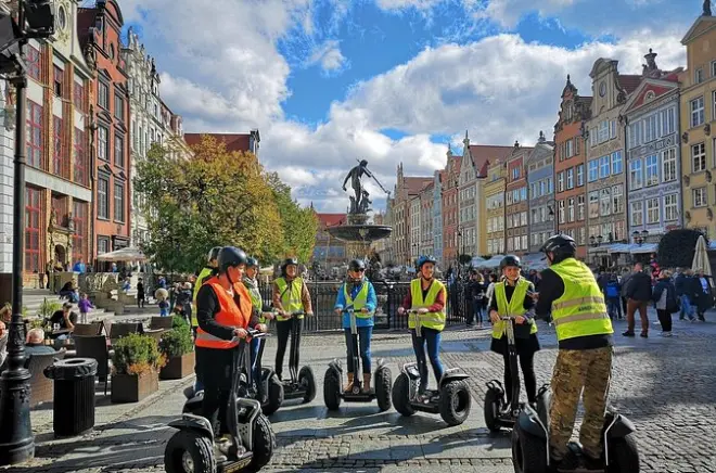 Visite segway 90 minutes à Gdansk : Chantier naval jusqu’à Amber Sky