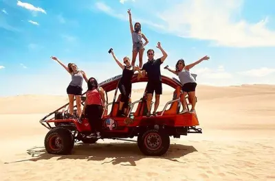 Huacachina sandboarding e avventura in buggy: Dune al tramonto