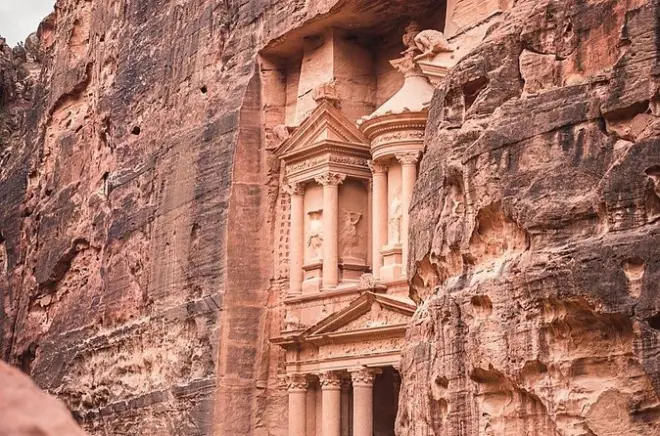 Petra saindo do Mar Morto com almoço e visita ao Tesouro