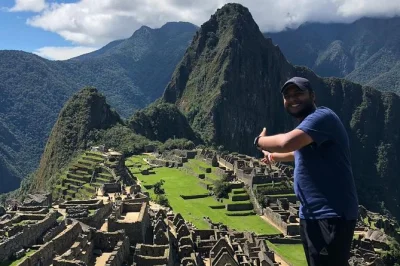 Descubre machu picchu, el valle sagrado y la montaña de colores en 4 días. incluye tren, guía, alojamiento y entradas. aventura en grupo pequeño desde cusco.