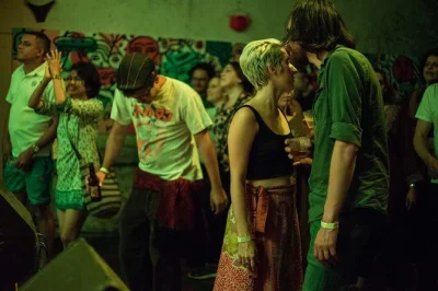 Descubra o centro de medellín à noite com guia local, visitando bares antigos, espaços culturais e locais secretos de música. inclui duas cervejas.