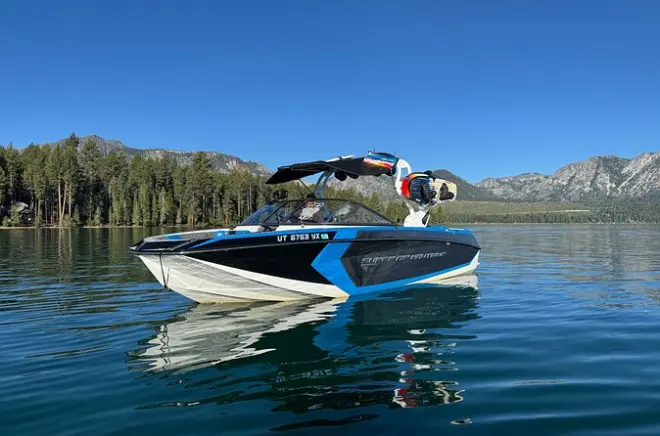 Lake Tahoe Wassersport: Wake Surfing, Wakeboarden & Tubing