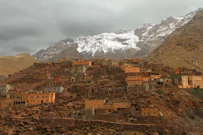 Découvrez les montagnes de l’atlas depuis marrakech avec un guide local. balade à dos de chameau, visite de villages berbères et déjeuner maison inclus. réservez vite.