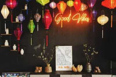 Impara a fare il bun cha a hanoi con un host locale, visita un mercato fresco e goditi la vista sul lago west lake. include pickup, pranzo e bevande. prenota ora.