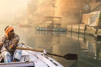 Varanasi soirée avec balade en bateau : Ghats et Ganga Aarti