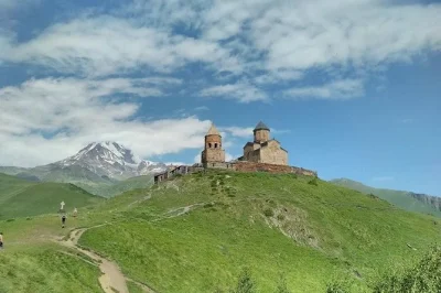 Travel from tbilisi to kazbegi with stops at mtskheta, jvari monastery, gudauri & ananuri. includes hotel pickup, local guide & lunch options. book now.