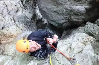 Canyoning im Susec bei Bovec: Sprünge, Rutschen und Abseilen