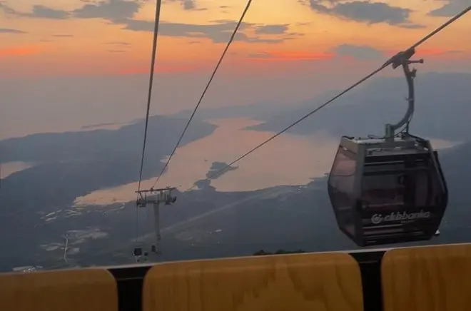 Kotor Seilbahn: Blick auf die Bucht, Njegusi und Lovćen Mausoleum