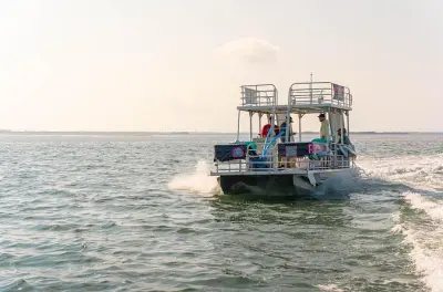 Fort Walton Beach : Ponton avec 2 toboggans et carburant inclus