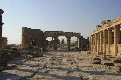 Piscine termali di Pamukkale: Terrazze bianche e rovine