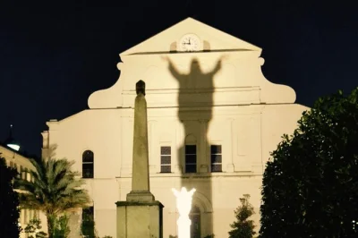 Scopri il french quarter di new orleans dopo il tramonto con una guida locale, ascolta storie di fantasmi vere e visita luoghi infestati come lalaurie mansion. prenota ora.
