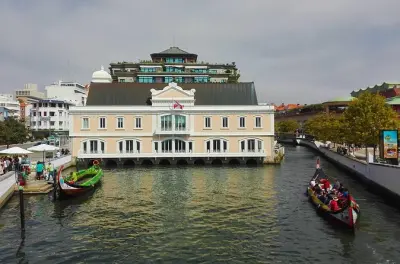 Aveiro & Costa Nova tour: Moliceiro boat & lighthouse