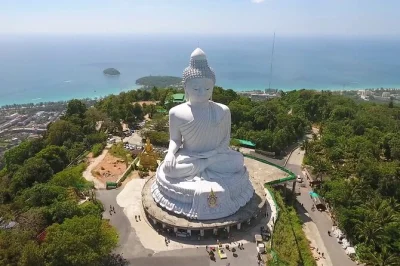 Phuket entdecken: big buddha vom aussichtspunkt, spaziergang durch die altstadt und entspannte strandbesuche mit privatem guide und transfer.