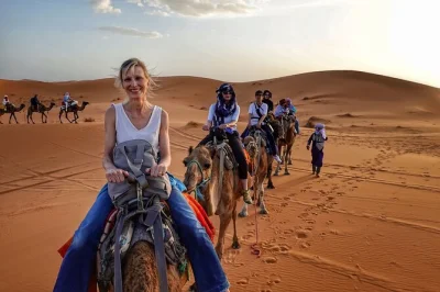 Découvrez le maroc avec un guide local lors d’un circuit privé de 10 jours au départ de marrakech. visitez fès, le sahara, les gorges du dadès et essaouira. repas et transport inclus.