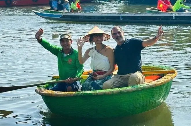 Marmorberg-Tour ab Da Nang: Höhlen, Pagode, Korbboot