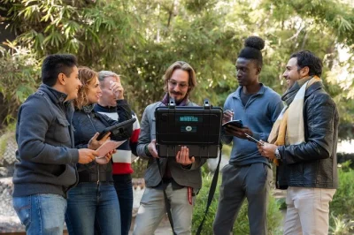 Descubre málaga con un juego de ciudad usando ipad y gadgets. incluye todo el equipo, apoyo local y es ideal para familias. reserva ya.