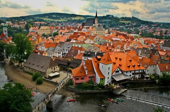 Salzburg to Prague transfer with Cesky Krumlov stopover