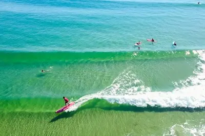 Surf Lessons Byron Bay: Group Classes at Clarkes Beach